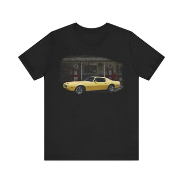 NEW 1970 Formula Firebird in our filling station series Short Sleeve T-Shirt